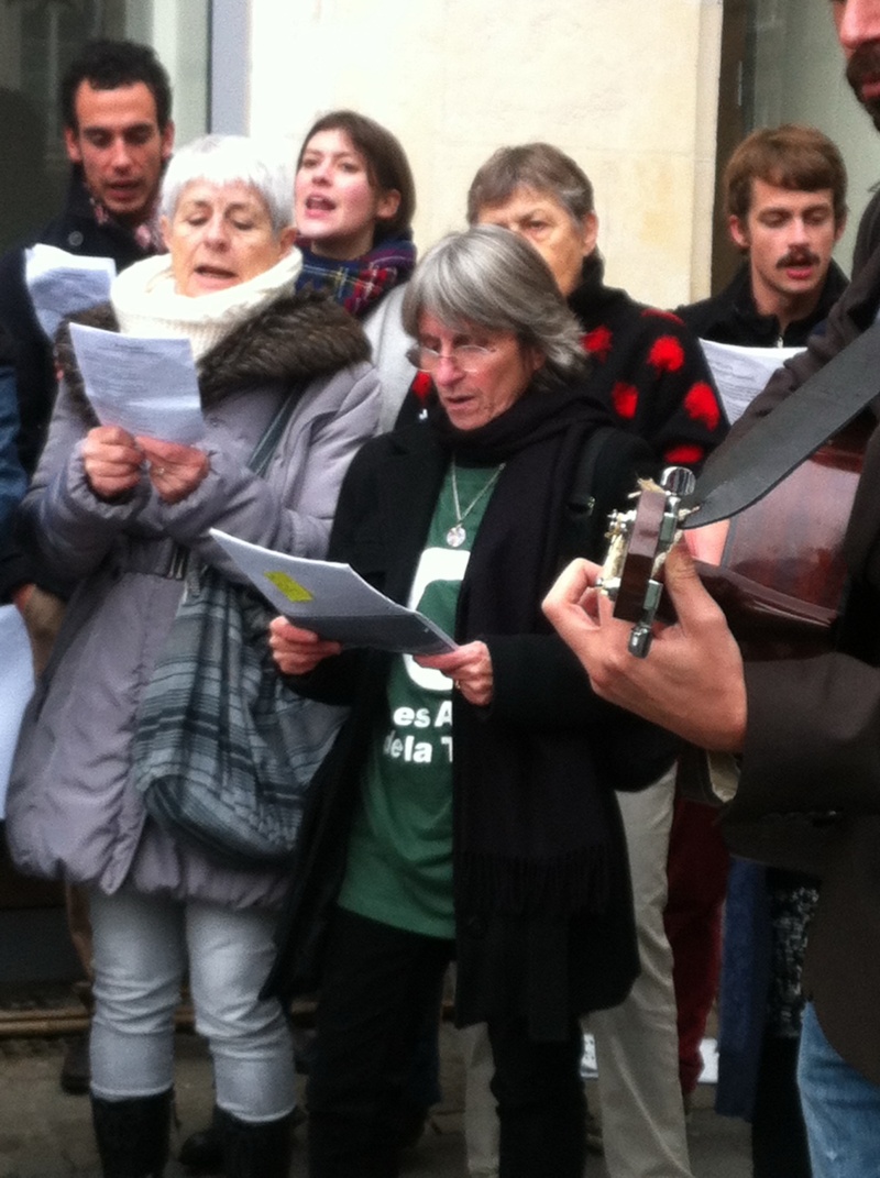 chorale_des_petits_fraudeurs_a_la_croix_de_bois_bis.jpg