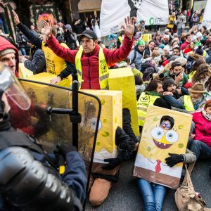 Opération nettoyage géant de Société Générale, crédit photo Guenolé le Gal