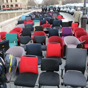 196 chaises remises lors du procès de Jérôme Cahuzac