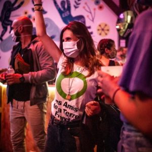 th-24489959793-452x679