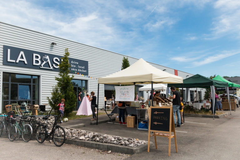 Consommer local, bio et zéro déchet c’est La Base ! Les Amis de la