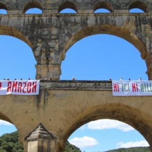 mobilisation Stop Amazon pont du Gard