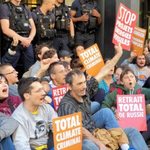 Blocage de l'AG de Total le 25 mai 2022 à la salle Pleyel.