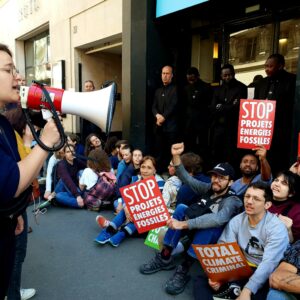Blocage de l'AG de Total le 25 mai 2022 à la salle Pleyel.