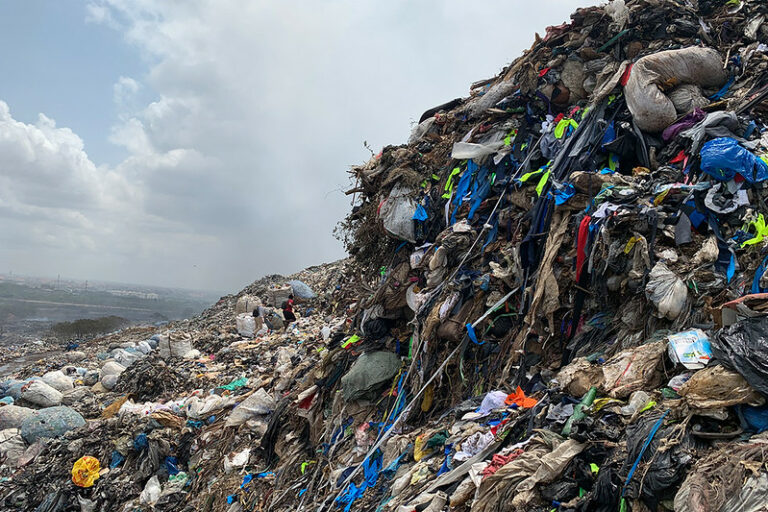 textile-pour-en-d-coudre-avec-la-surproduction-les-amis-de-la-terre