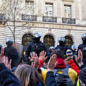 Action non-violente pour dénoncer les financements climaticides de Société Générale