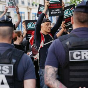 Action le 14 mai 2025 à l'AG de Crédit Agricole - © Rémy El Sibaïe pour Action Justice Climat Paris