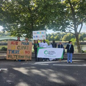 photo_5967727298696301166_y