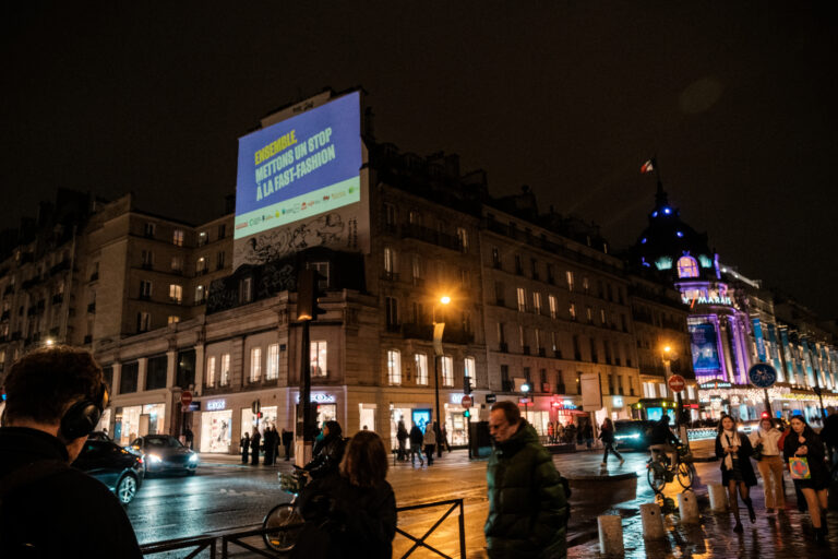 Projections « Stop fast-fashion », Paris, le 27 novembre 2025. crédit : Basile Barjon