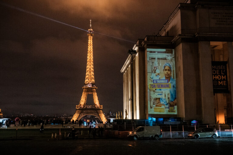 Projections « Stop fast-fashion », Paris, le 27 novembre 2025. crédit : Basile Barjon